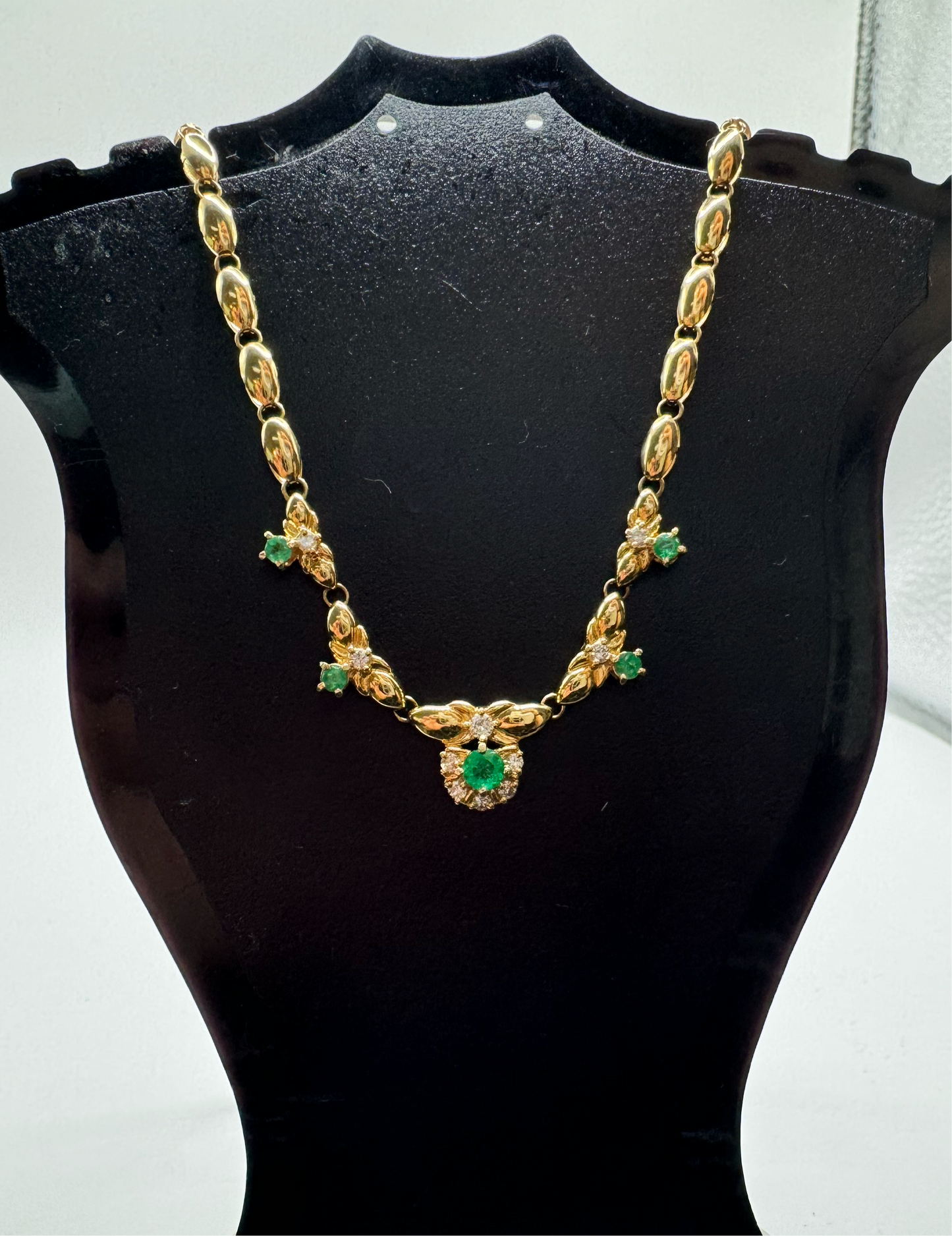 K18 Emerald Necklace