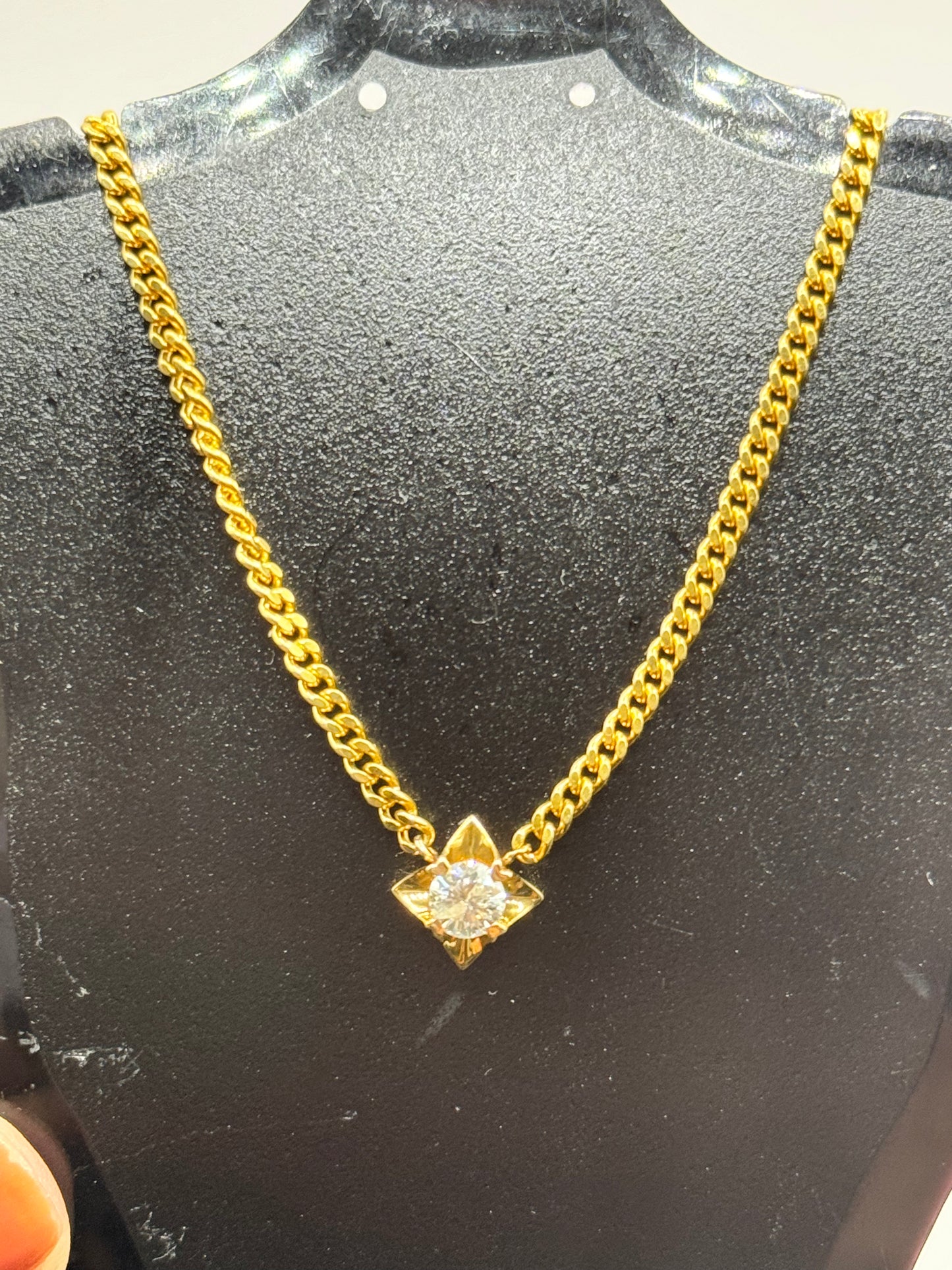K18 Necklace with center Diamond