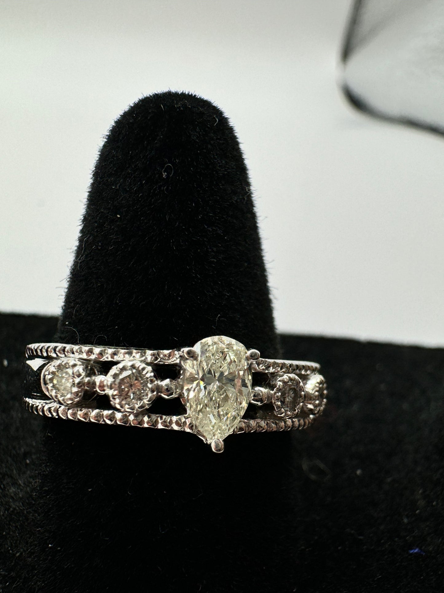 K18 WG Diamond