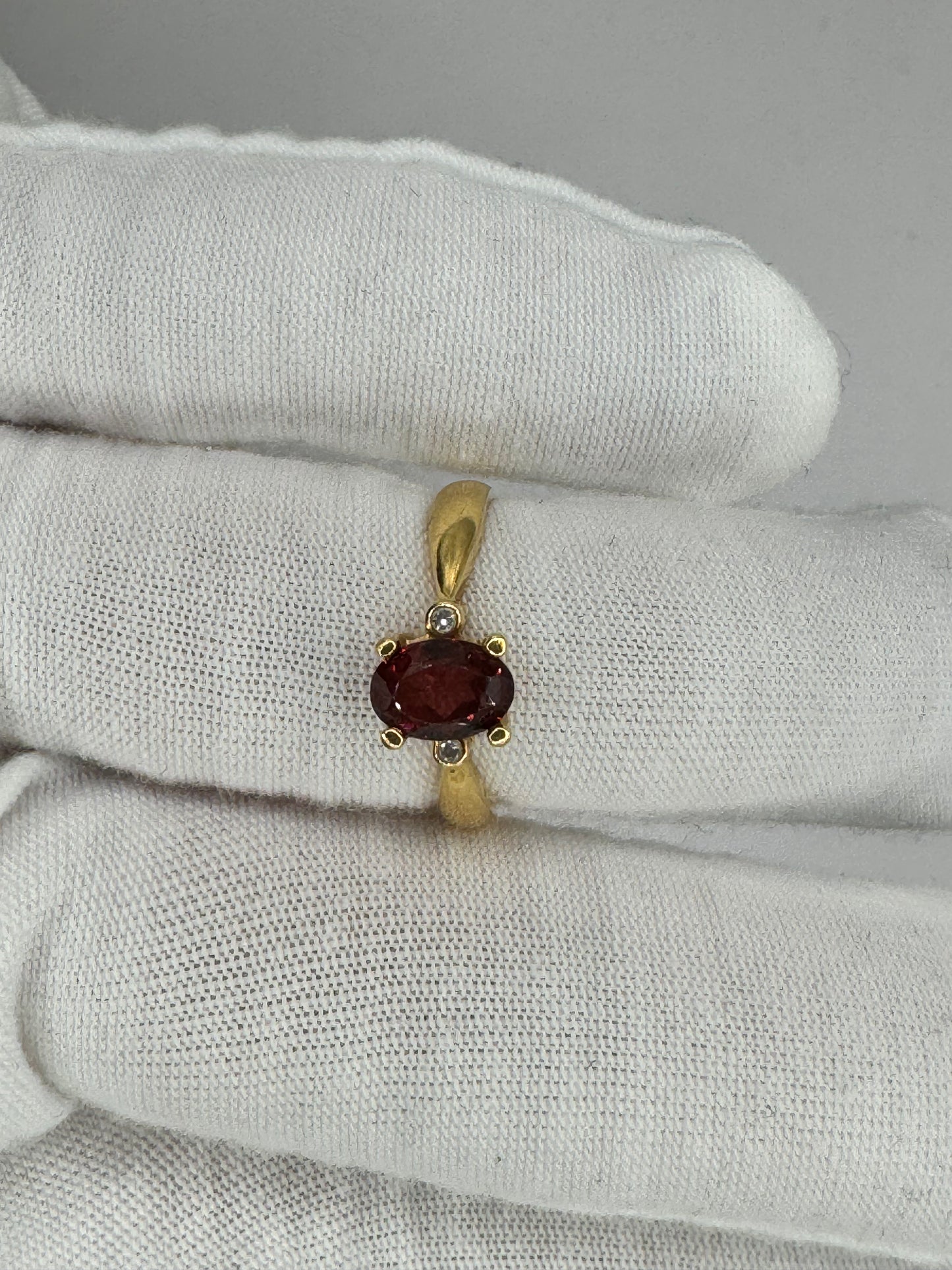 K18 Garnet Ring