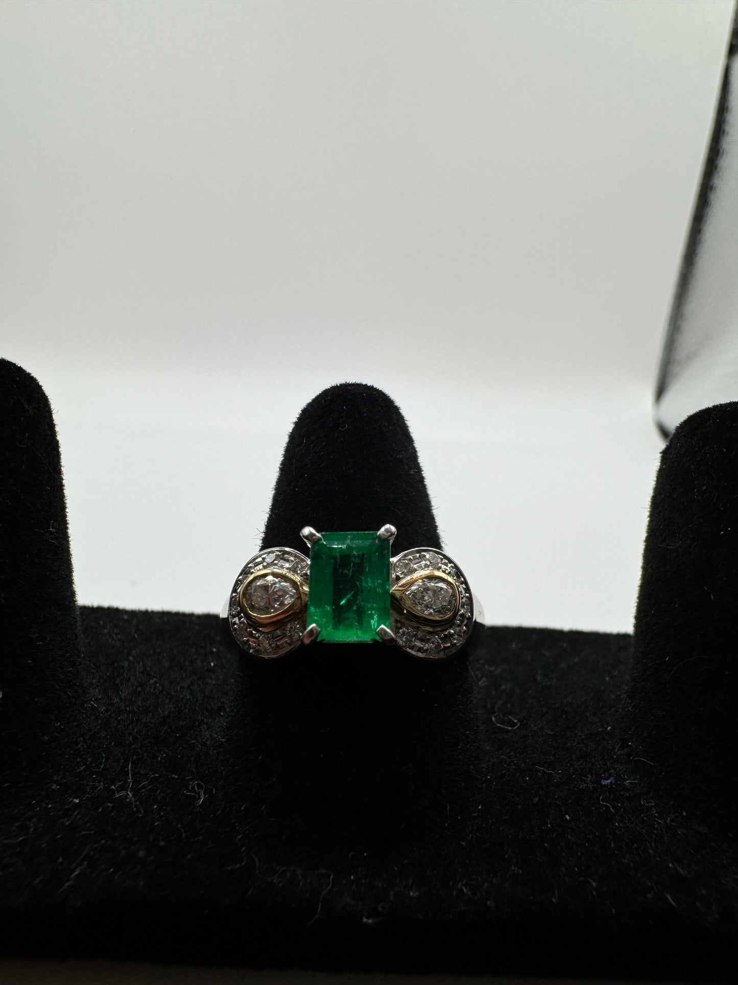 PT900/k18 Emerald ring