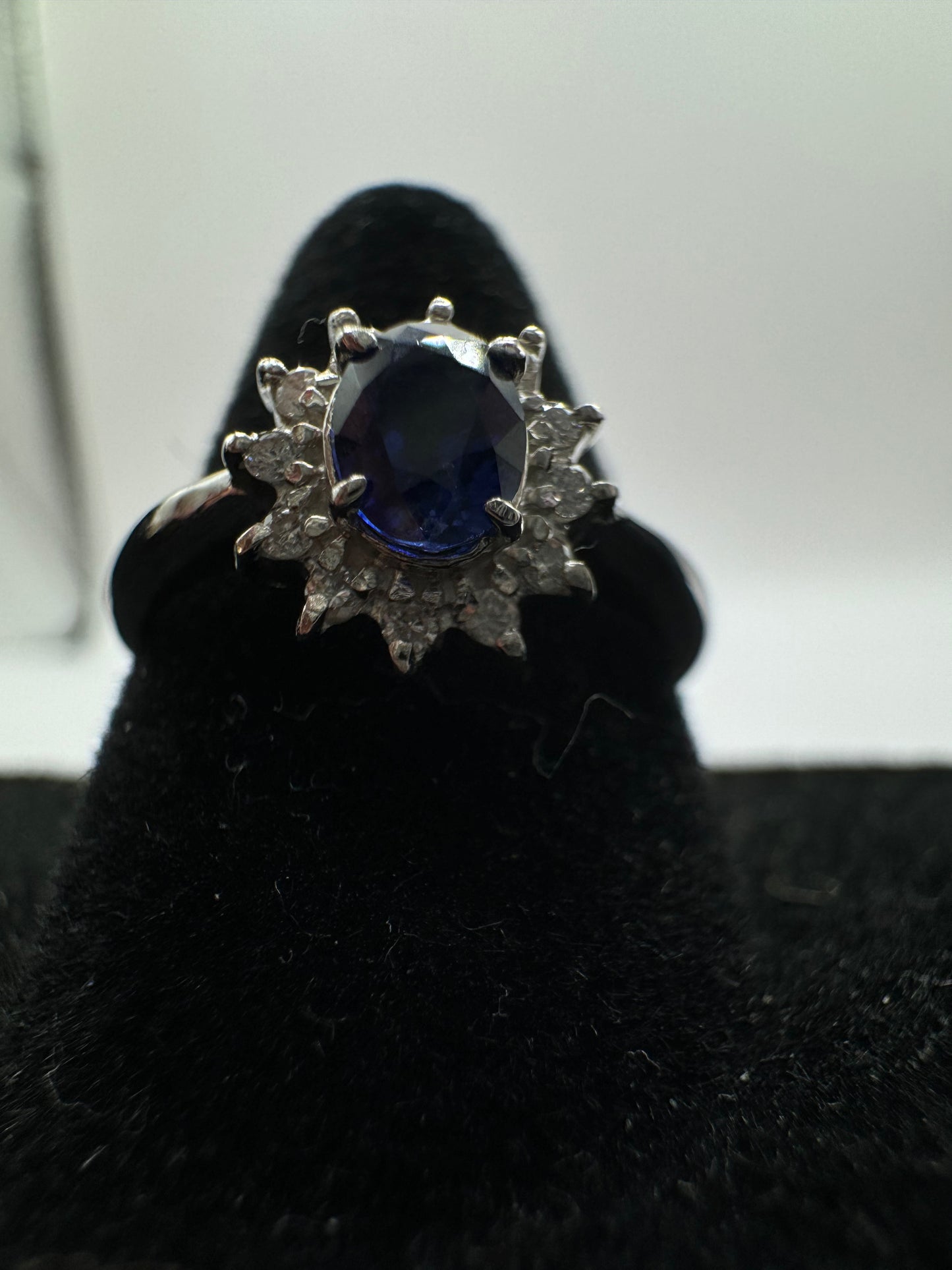 PT900 Sapphire ring