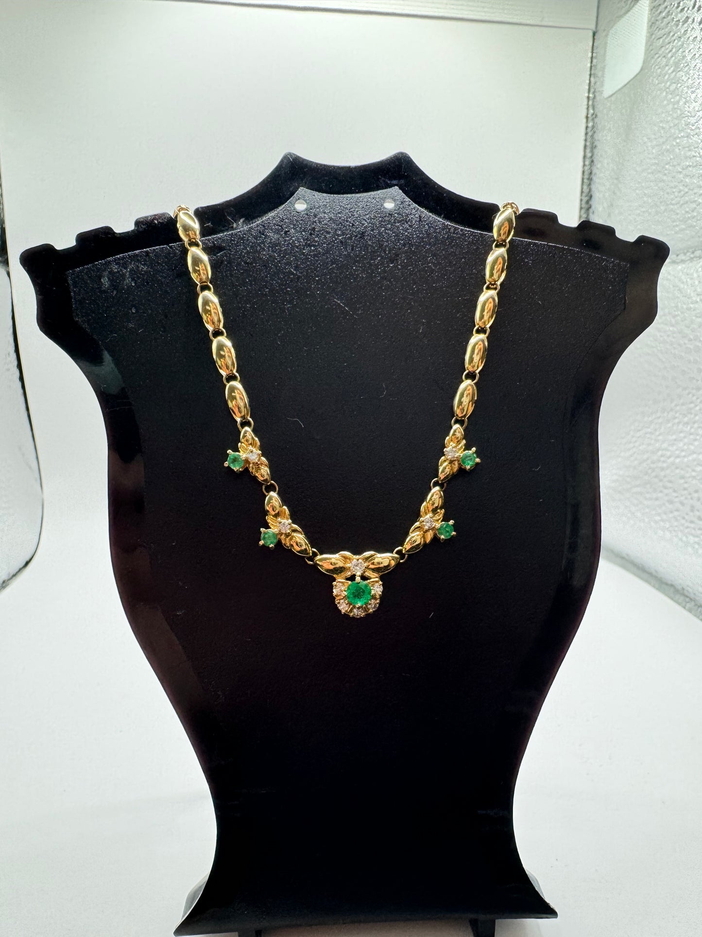 K18 Emerald Necklace