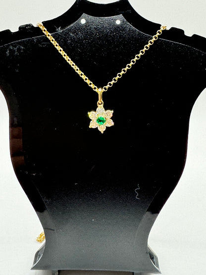 K18 Emerald Flower Necklace