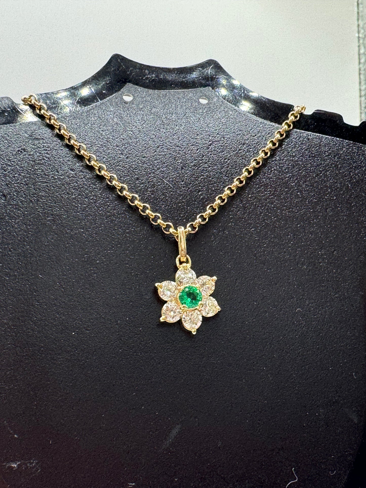 K18 Emerald Flower Necklace