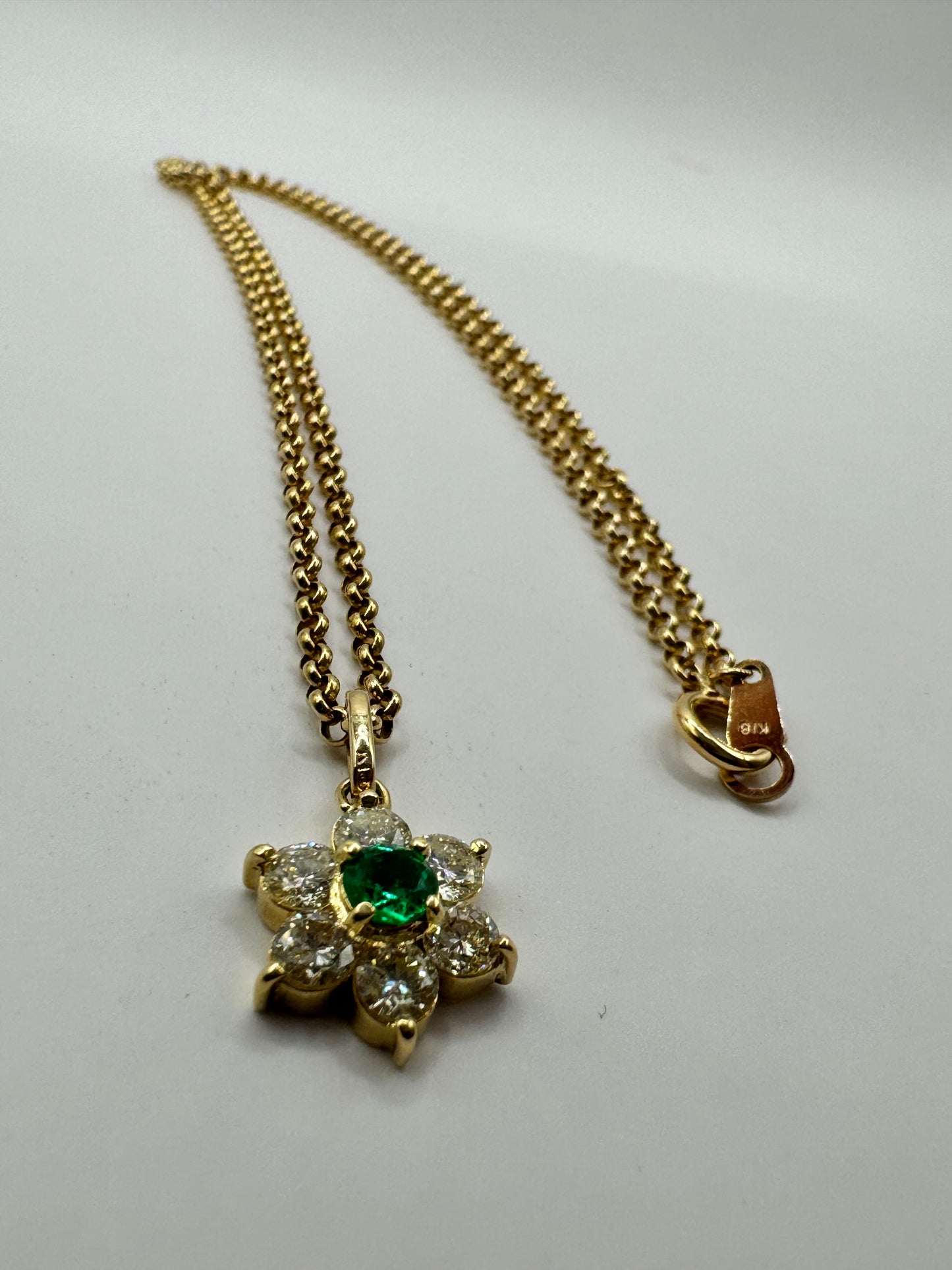 K18 Emerald Flower Necklace